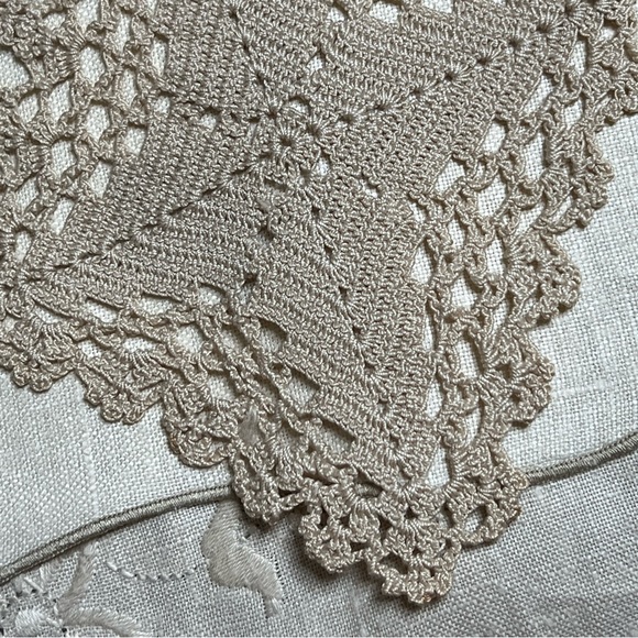 Vintage Long Geometric Rustic Mid Century Crocheted Tea Stain Runner - Picture 11 of 11